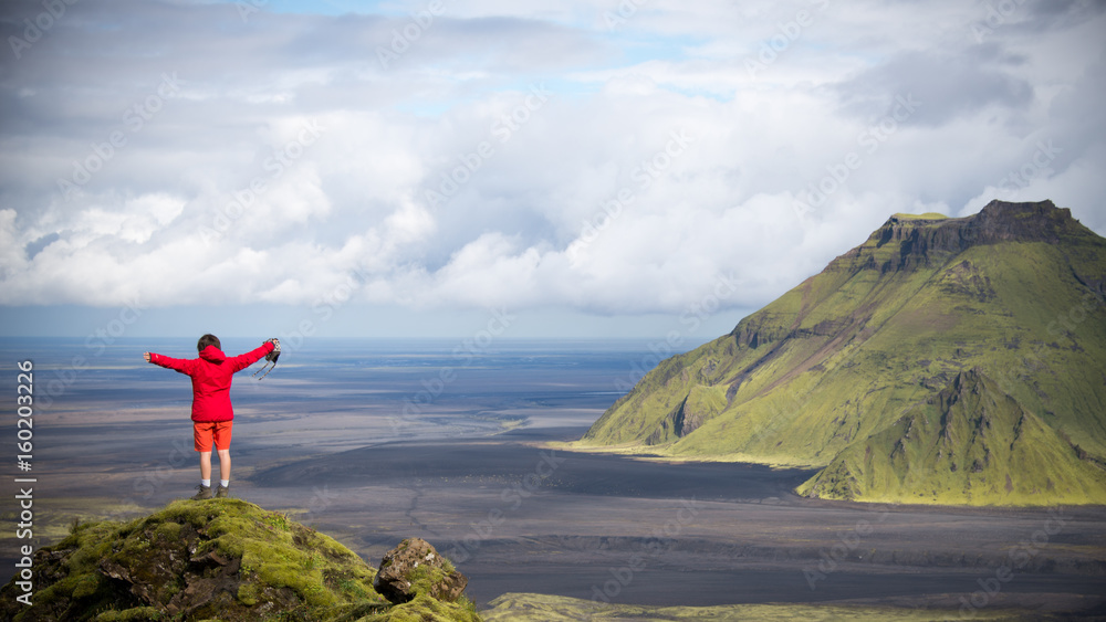Fototapeta premium Road Trip en Islande ou l'immensité des paysages sauvages