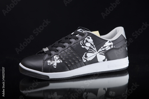 Sneaker on Black Background, Isolated Product, Top View, Studio. © GeorgeVieiraSilva