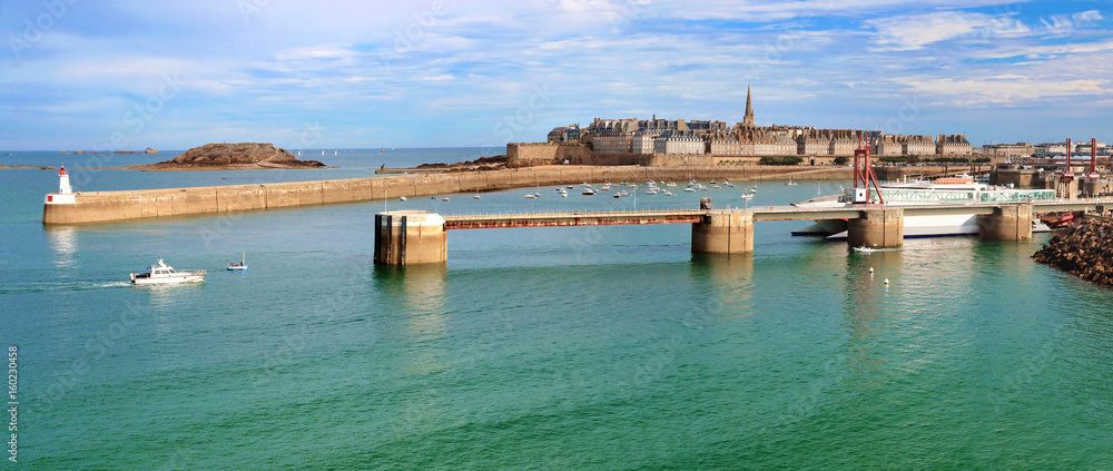 Jetée et baie de Saint-Malo