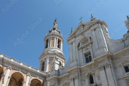 Ansicht vor Blau der Basilika Loreto