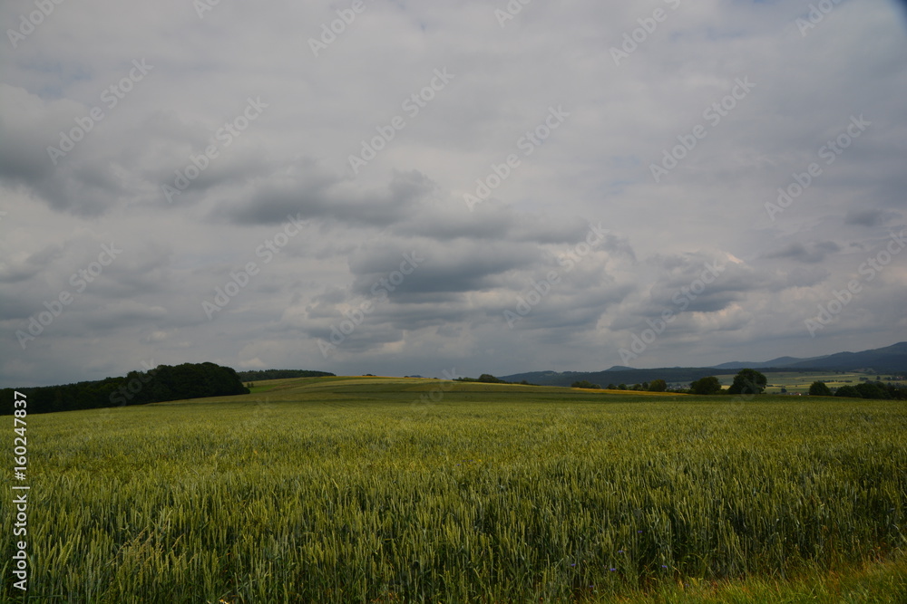 Wolken ziehen übers Land