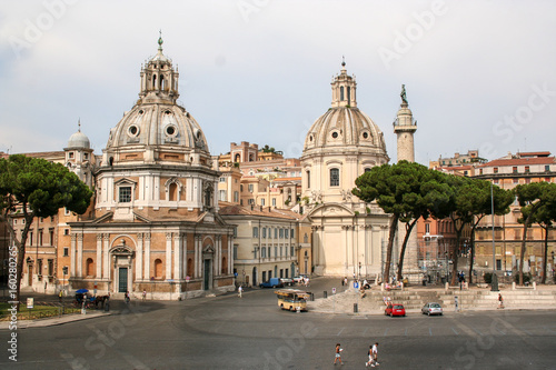 Iglesia de Santa María di Loreto y Columna de Trajano, Roma, Italia © isabel2016