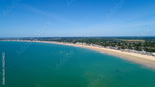 Vue aérienne de la Baie de La Baule Escoublac et Pronichet, Loire Atlantique, France © altitudedrone
