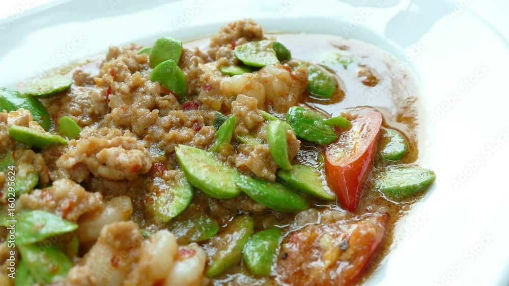 Stir-Fried Twisted Cluster Bean with Shrimps
Stir-Fried Twisted Cluster Bean with Shrimps