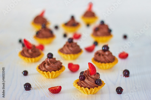 chocolate cupcakes with strawberries and blackcurrant