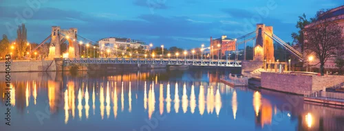 Naklejka na ścianę Wrocław, Polska - Panorama historycznej i zabytkowej części starego miasta, Most Grunwaldzki nad Odrą. Vintage ton
