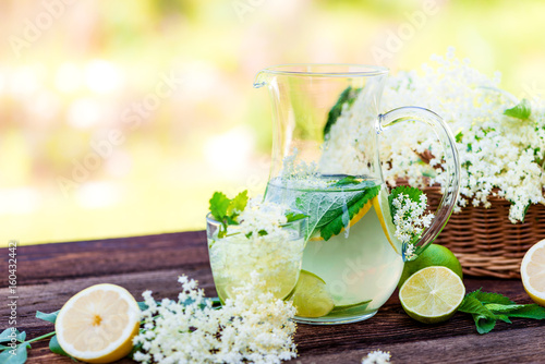 Photos Holunder Detox Getränk - Powerdrink - Erfrischung im Sommer - Infused Water - Sa