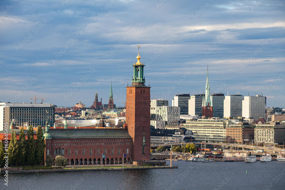 Obraz premium STOCKHOLM, SWEDEN - SEPTEMBER 16, 2016: Skyline of central part of city with Town hall.