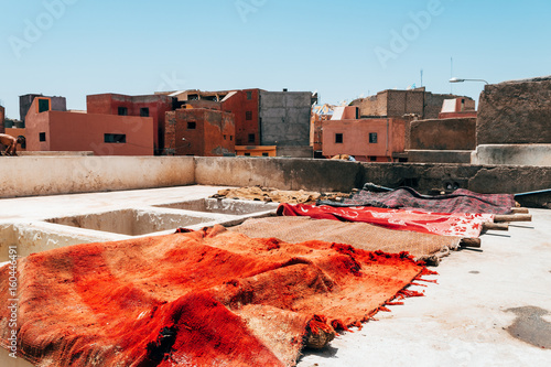 Фотография colorful leather drying out in a tannery at marrakech, Morocco