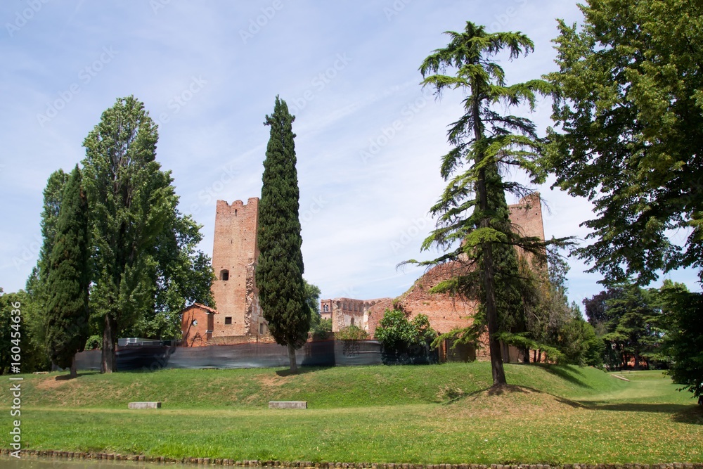 Noale - La rocca medioevale di Noale Italia , mura e torri Noale - La rocca medioevale di Noale Italia , mura e torri