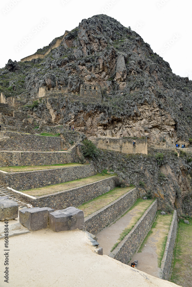 Forteresse et terrasses inca d'Ollantaytambo au Pérou