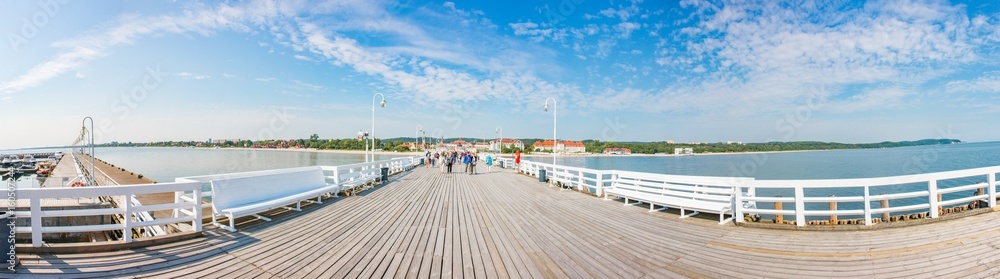 Obraz premium Pier in Sopot (Molo w Sopocie) Gdynia (Gdingen) pomorskie (Pommern) Polska (Polen)