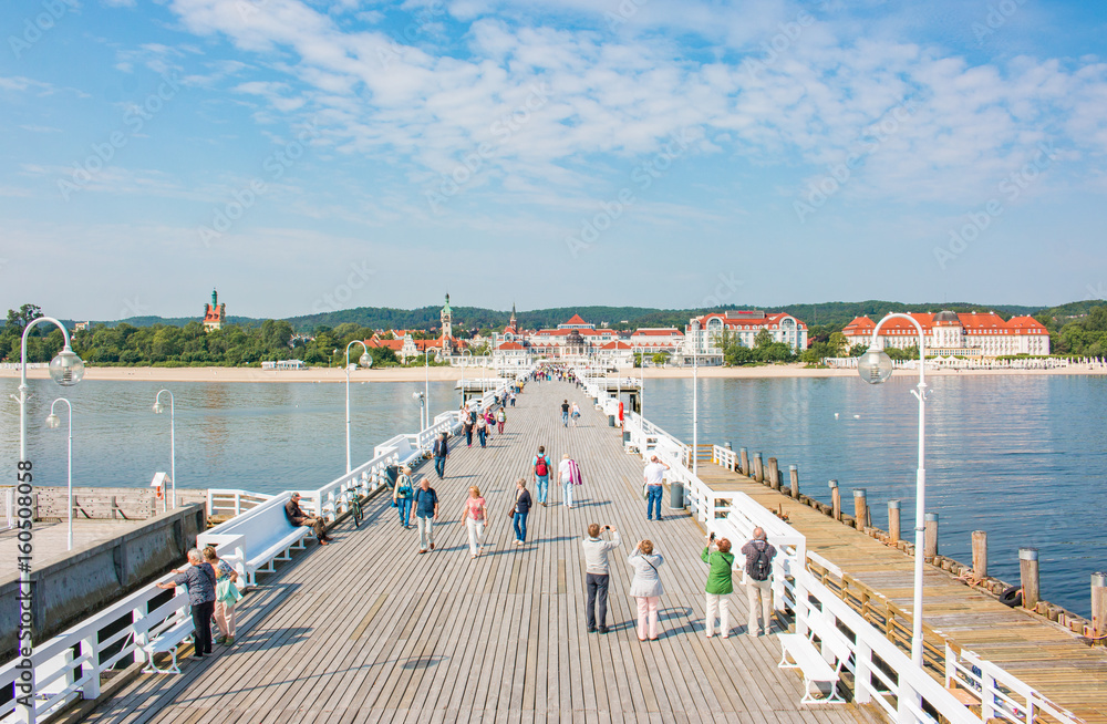 Obraz premium Pier in Sopot (Molo w Sopocie ) Gdynia (Gdingen) pomorskie (Pommern) Polska (Polen)