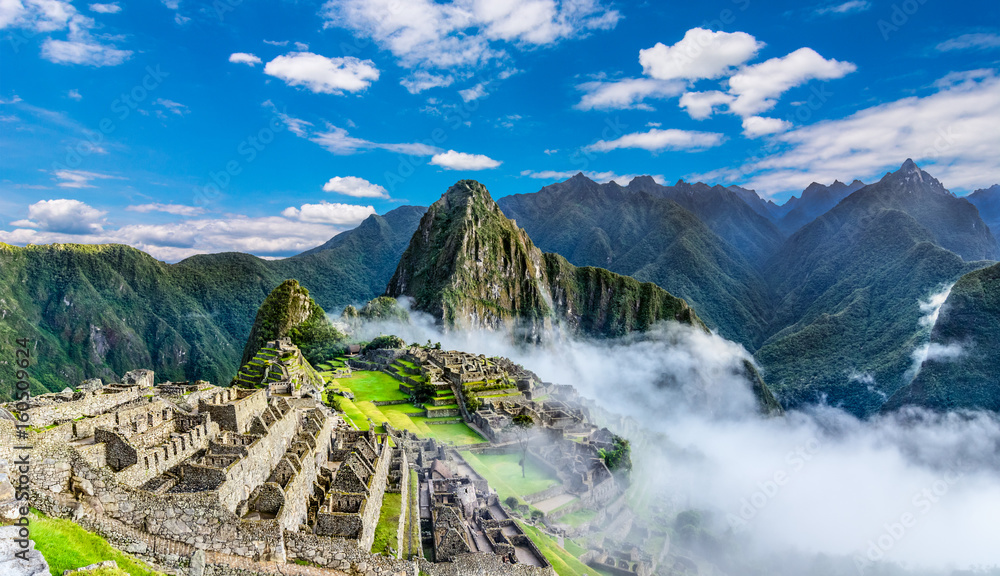 Overview of Machu Picchu, agriculture terraces and Wayna Picchu peak in the background - obrazy, fototapety, plakaty 
