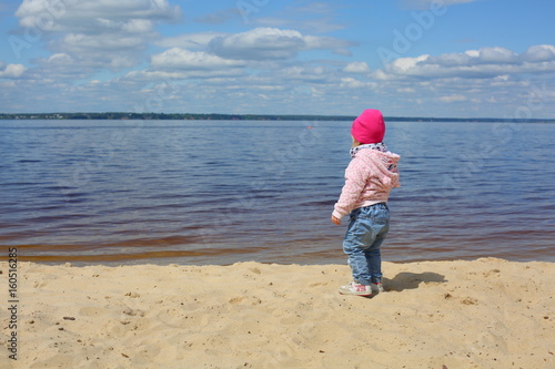 the baby on the shore of the Gorky sea