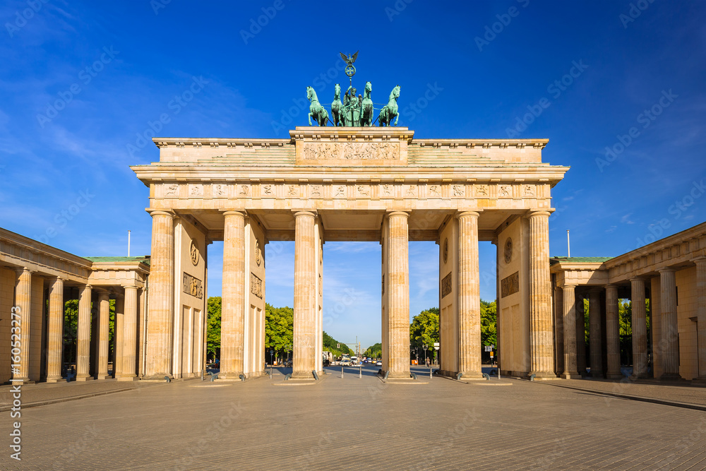 Gordijnen De Brandenburger Tor in Berlijn bij zonsopgang, Duitsland op maat  kopen? - Kies Foto4art.nl