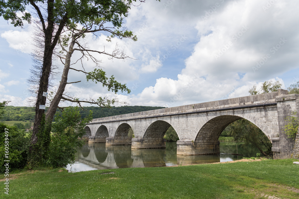 Fototapeta premium Pont sur la Loue