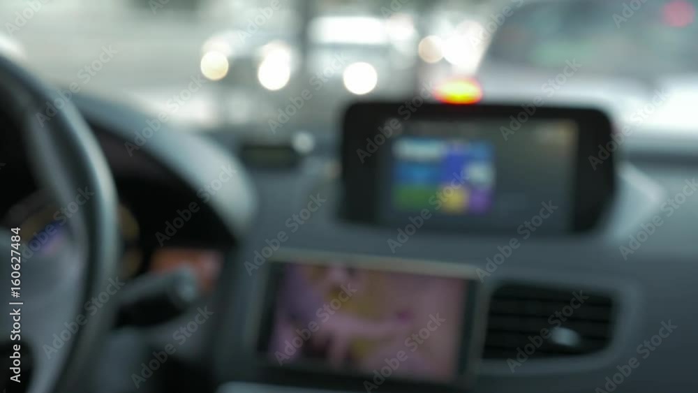 Watching the clip on smartphone while driving. Watching the clip on smartphone while driving.