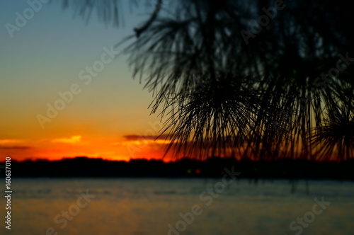 atardecer sobre el rio Parana, Rosario, Argentina