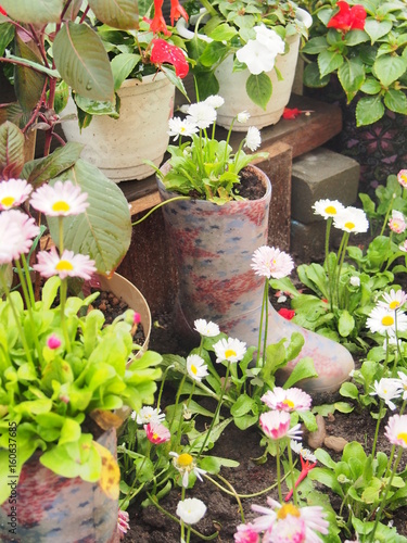 The use of old children's rubber boots for decoration flower beds.