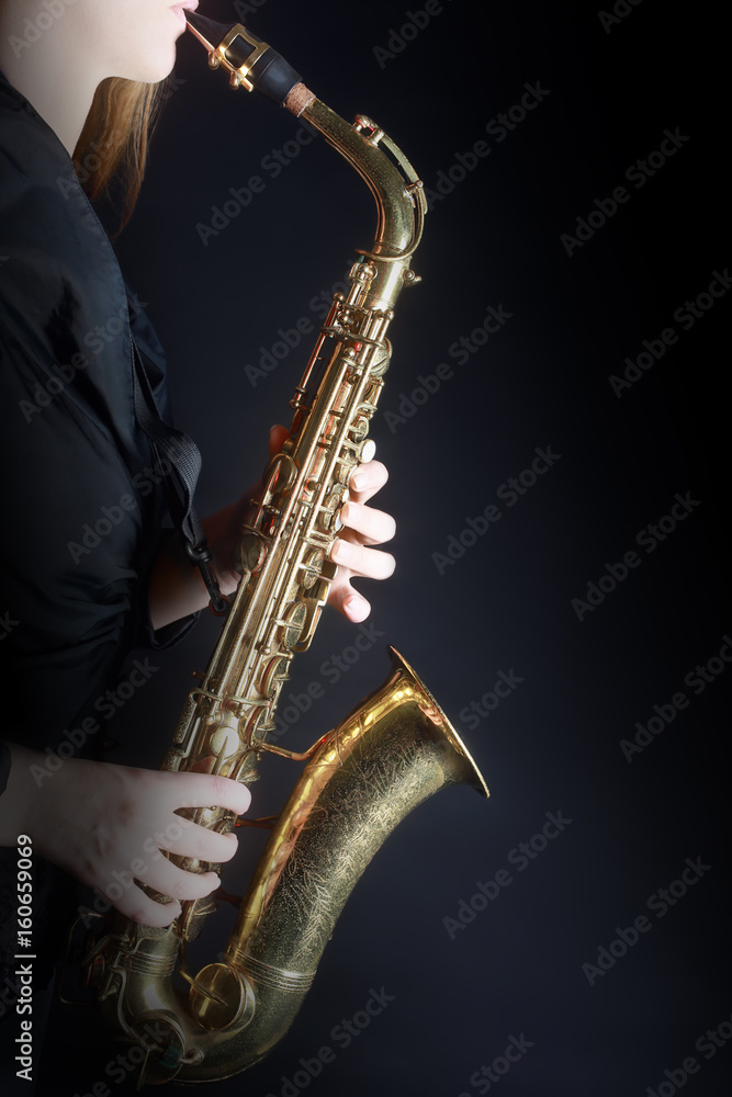 Naklejka premium Saxophone Player Saxophonist playing jazz music