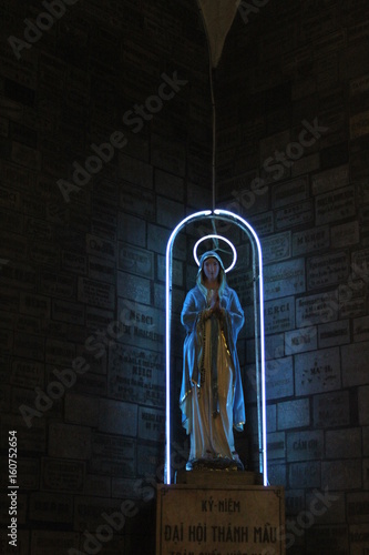 Statue in Notre Dame Cathedral (Ho Chi Minh / Saigon)