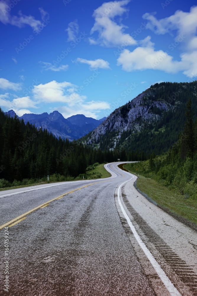 Fototapeta premium Road to the Mountains with blue skies