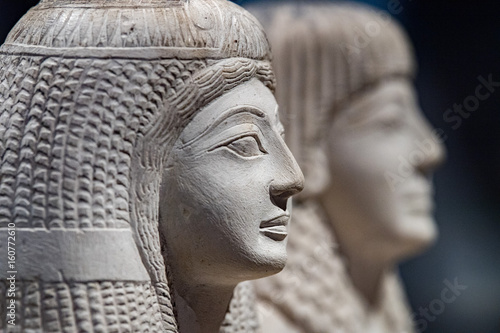 Canvastavla Pendua and Nefertari Statue close up detail