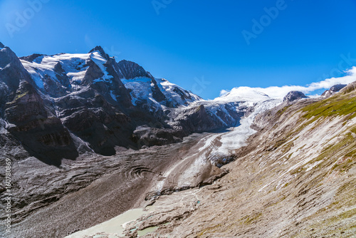 Großglockner in Kärnten mit Johinnisberg und dahinschmelzenden Gletscher