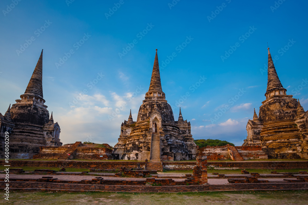 Fototapeta premium Wat Phra Si Sanphet temple in Ayutthaya Historical Park, a UNESCO world heritage site, Thailand