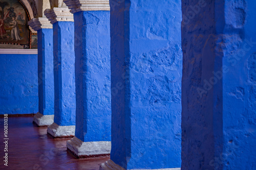 Peru Arequipa santa catalina monastery blue columns © LUC KOHNEN