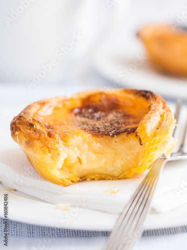 Obraz na płótnie Pastel de nata, traditional Portuguese custard tart w salonie
