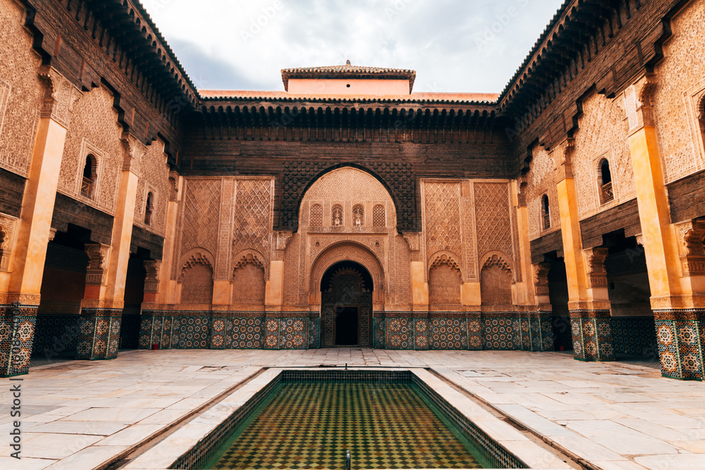 Fototapeta premium moroccan style courtyard at marrakech