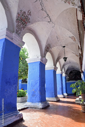Cloître bleu du monastère Santa Catalina à Arequipa au Pérou © JFBRUNEAU