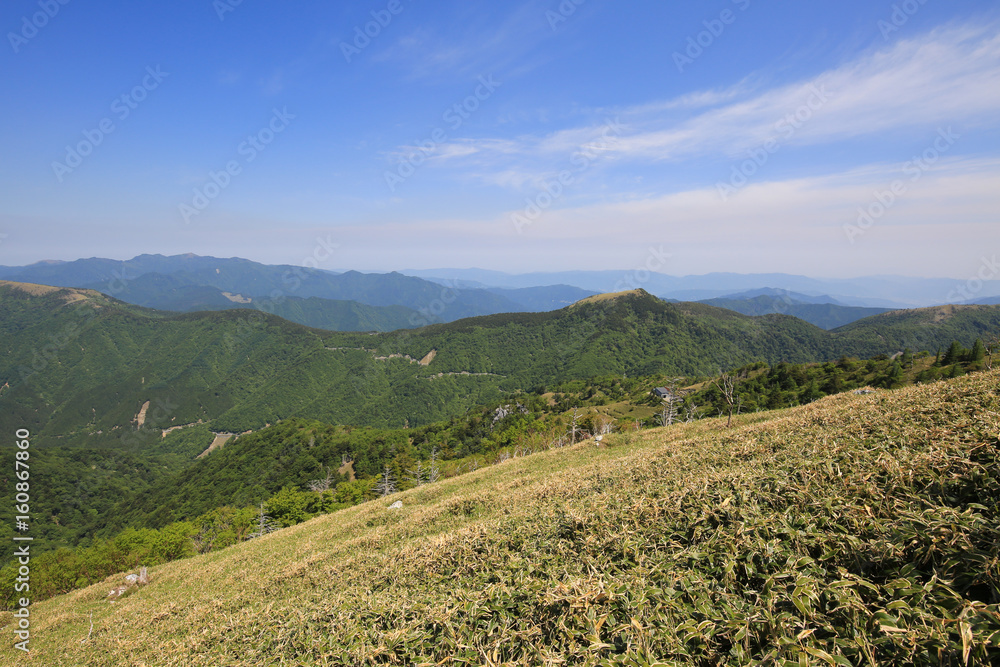 徳島県三好市　剣山山頂への遊歩道からの風景