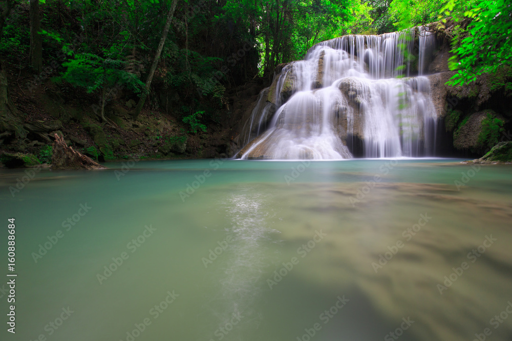 Obraz premium Waterfall in forest of western Thailand, Huay Mea Khamin