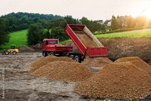 Baustelle - LKW liefert Schotter auf eine Baustelle photo