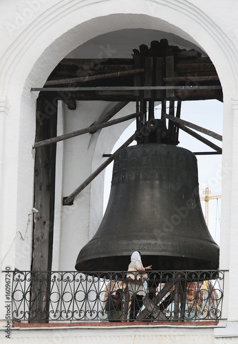 Obraz na płótnie Large bell. Belfry of the Uspensky Cathedral. Rostov Great town, Yaroslavl region, Russia w salonie