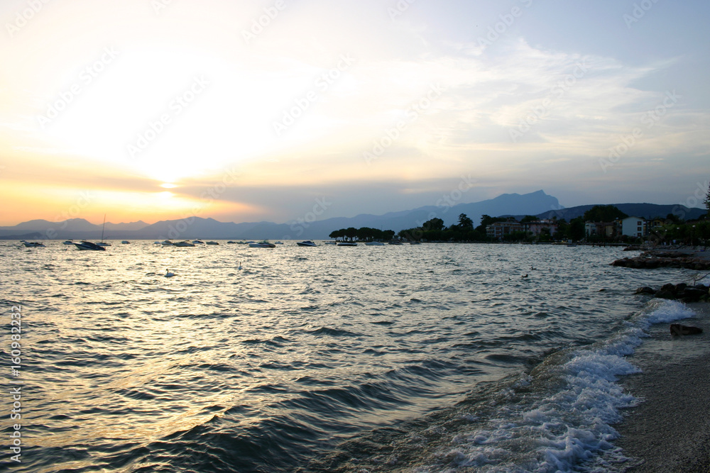 Obraz premium lake with yachts on the background of beautiful sunset sky