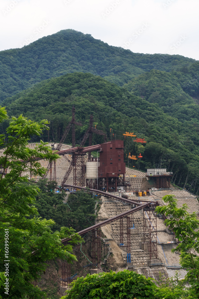 Fototapeta premium 初夏の八ッ場ダム予定地の風景