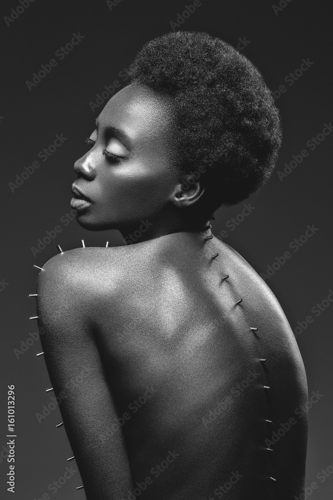 Φωτογραφία Beautiful black girl with metal pins