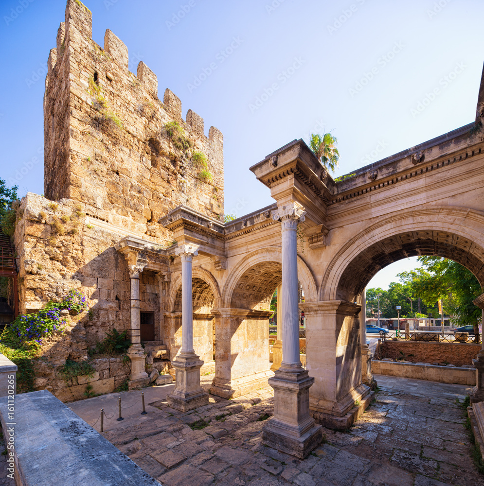 Obraz premium The Hadrian's Gate in Antalya, Turkey