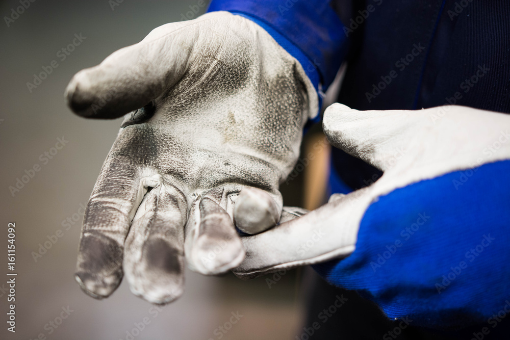 Man wearing a pair of protection gloves.