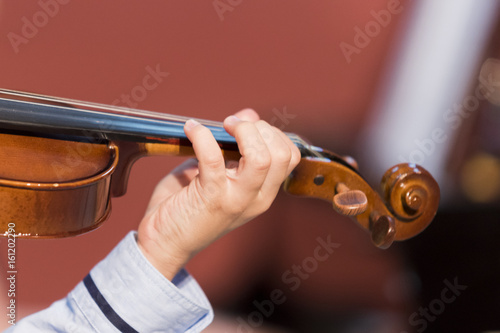 boy plays violin