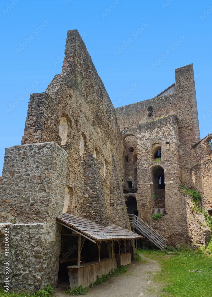 Die Frauenburg bei Unzmarkt, die Lieblingsburg des Ulrich von Liechtenstein / Steiermark / Österreich