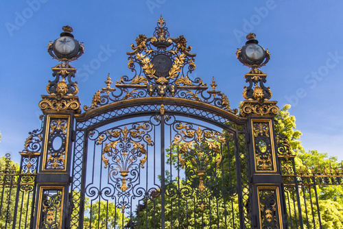 Paris, parc Monceau, wrought iron gate © Pascale Gueret