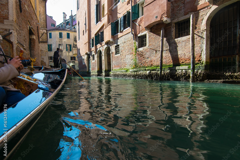 Crociera nel canale a Venezia