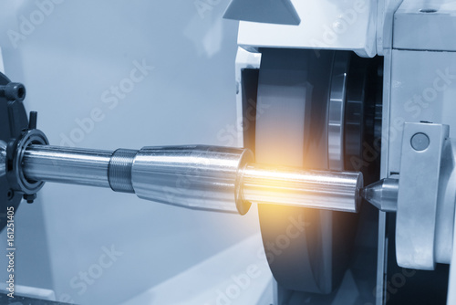 Bilde på lerret The cylindrical grinding machine with the steel shaft