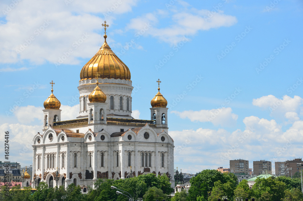 Храм Христа Спасителя летом, Москва