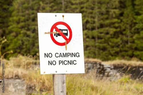 No camping no picnic sign